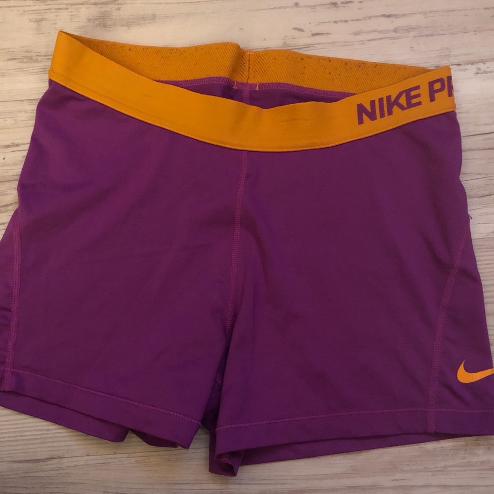 Nike Pro women’s size L, used condition, signs of wear.